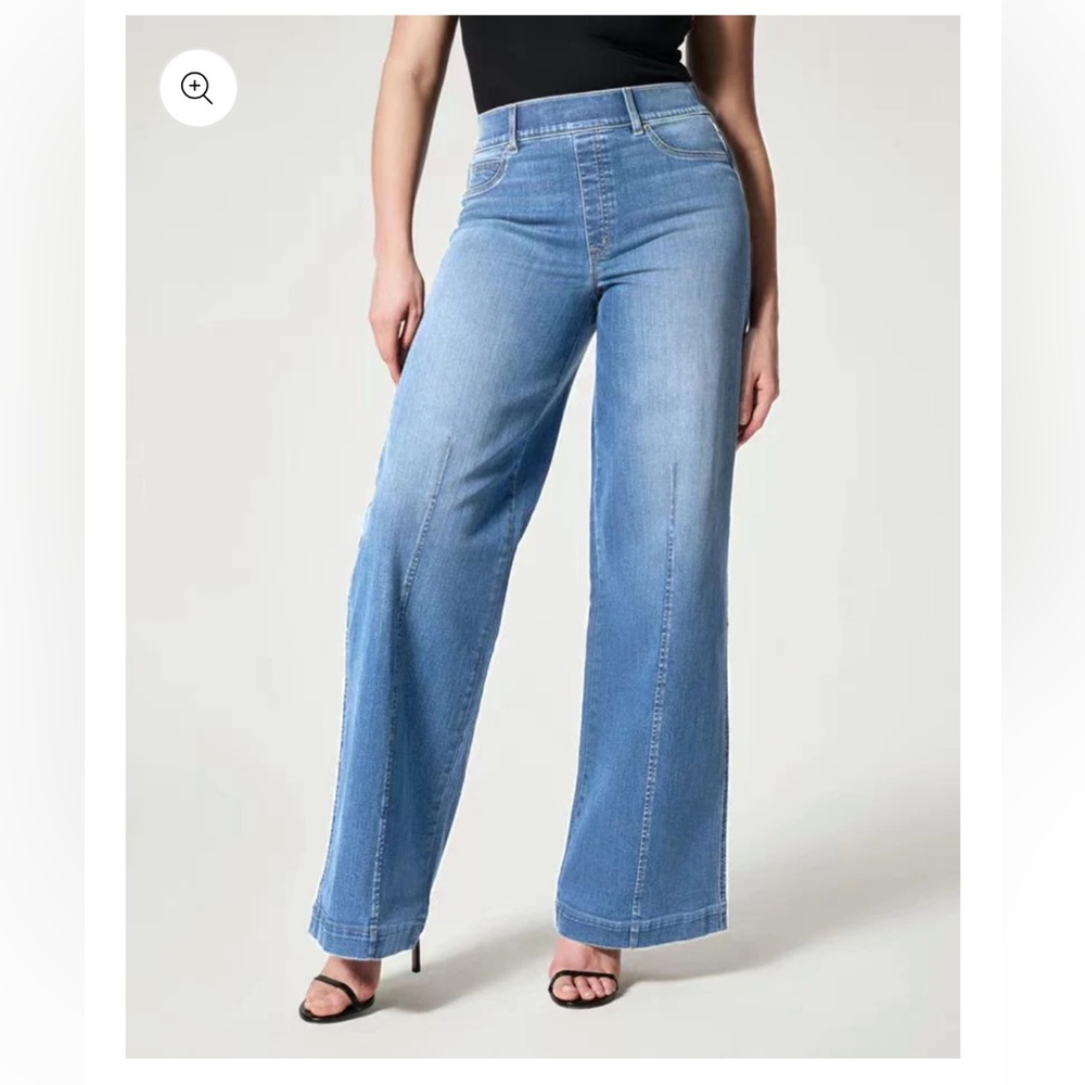 NEW The Seam Jeans in size Large. The color is vintage indigo.